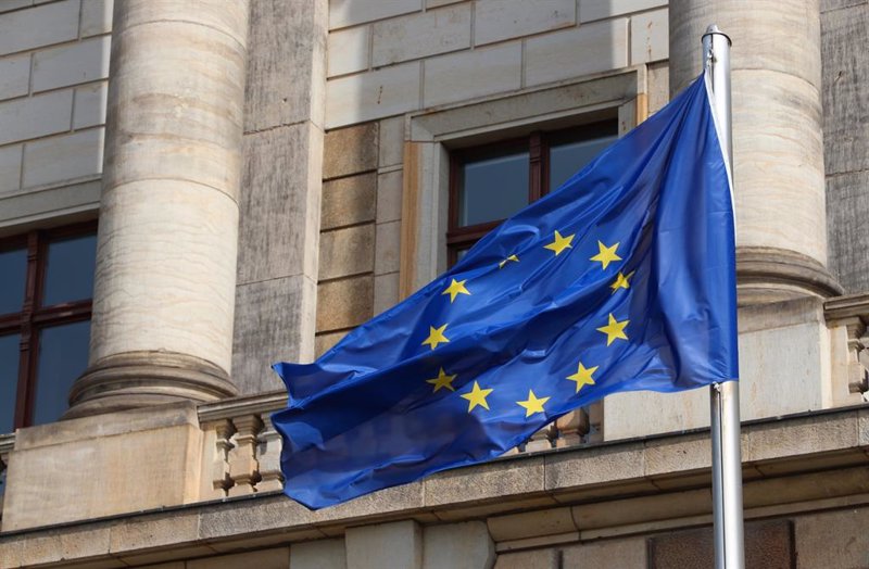 Los países de la UE estudian topar el crudo ruso en 60 dólares por barril