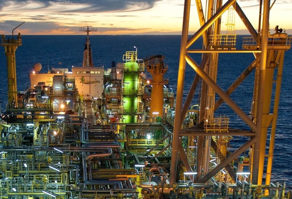 Los temores de recesión tiran a la baja del crudo y llevan al Brent a ceder los 80 dólares