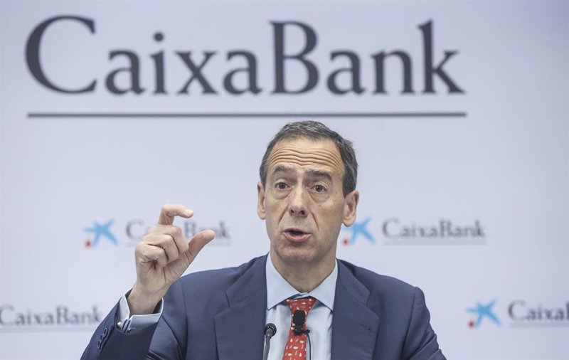 CaixaBank considera "más probable" otro programa de recompra de acciones en 2024