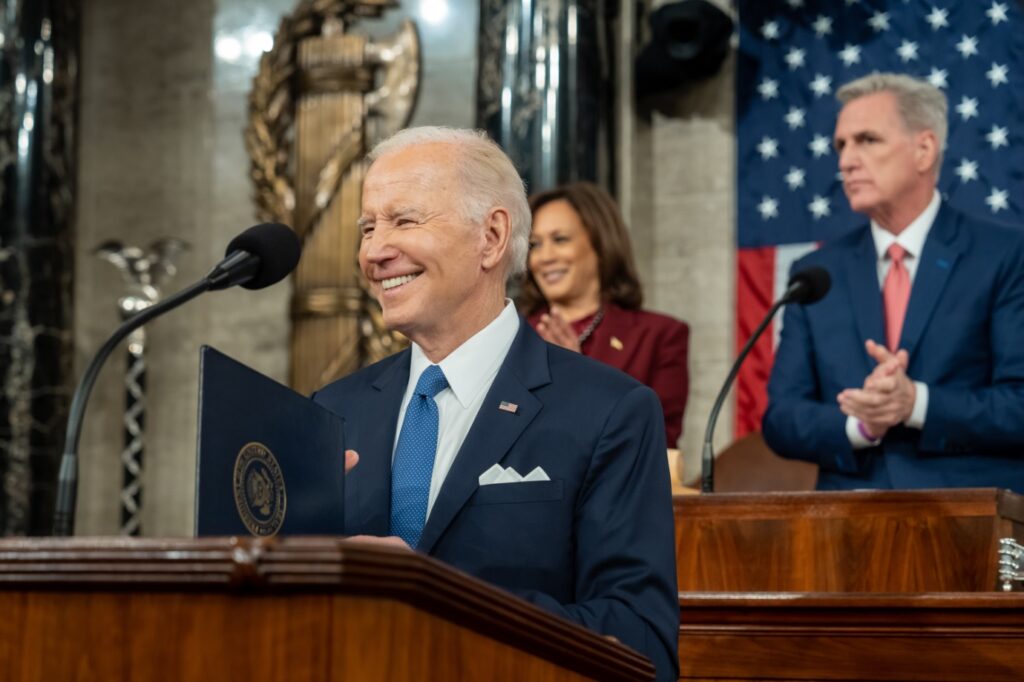 Biden pide medidas 'antitrust' para frenar el poder de Amazon, Apple, Meta y Alphabet