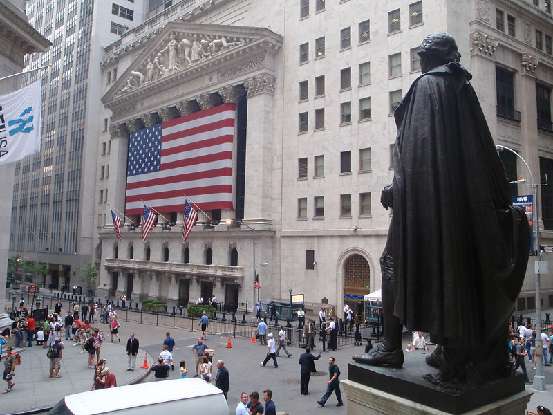 Wall Street anticipa una pausa tras su corrección y espera las actas de la Fed