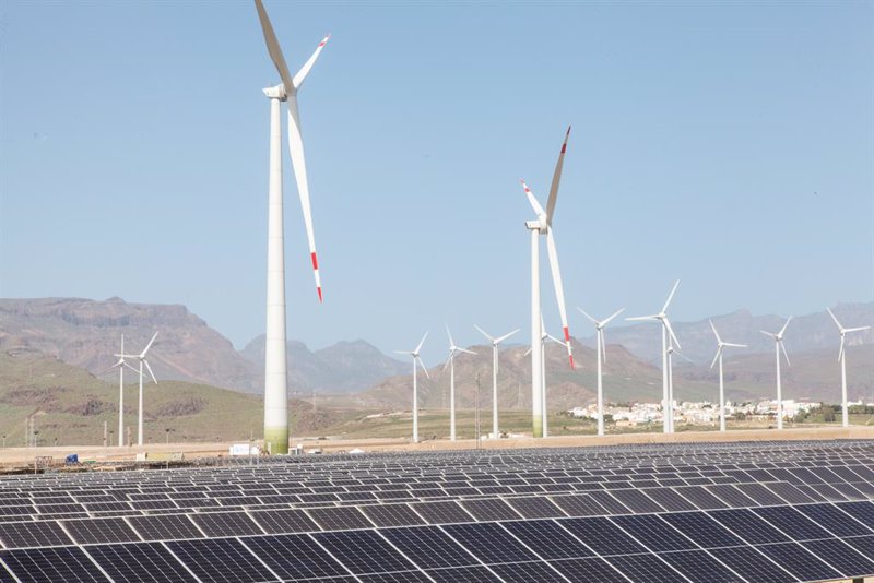 Fitch: las medidas de España en energía no afectan al perfil crediticio de proyectos renovables