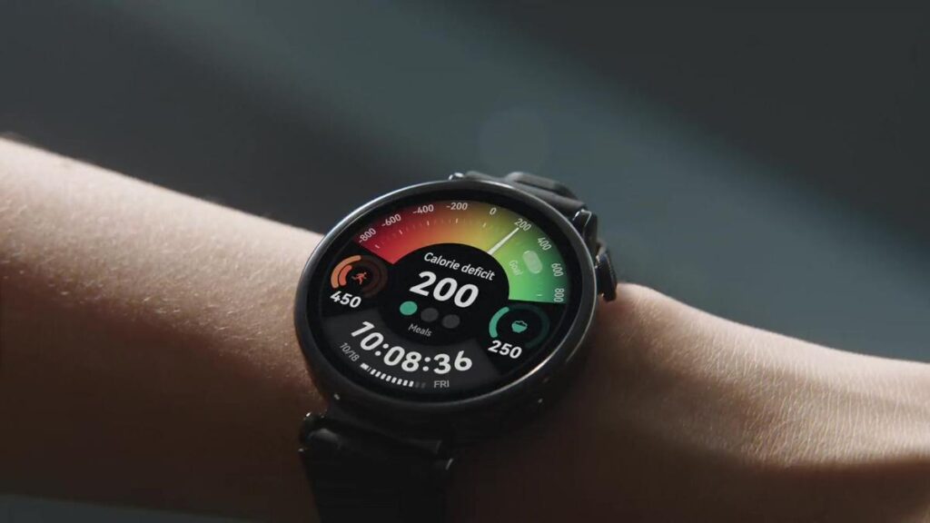 Persona midiendo sus datos de salud en un reloj Huawei.