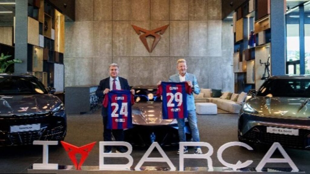 Joan Laporta y Wayne Griffiths, CEO de Cupra, en Martorell durante el acto de presentación del acuerdo con el club azulgrana.