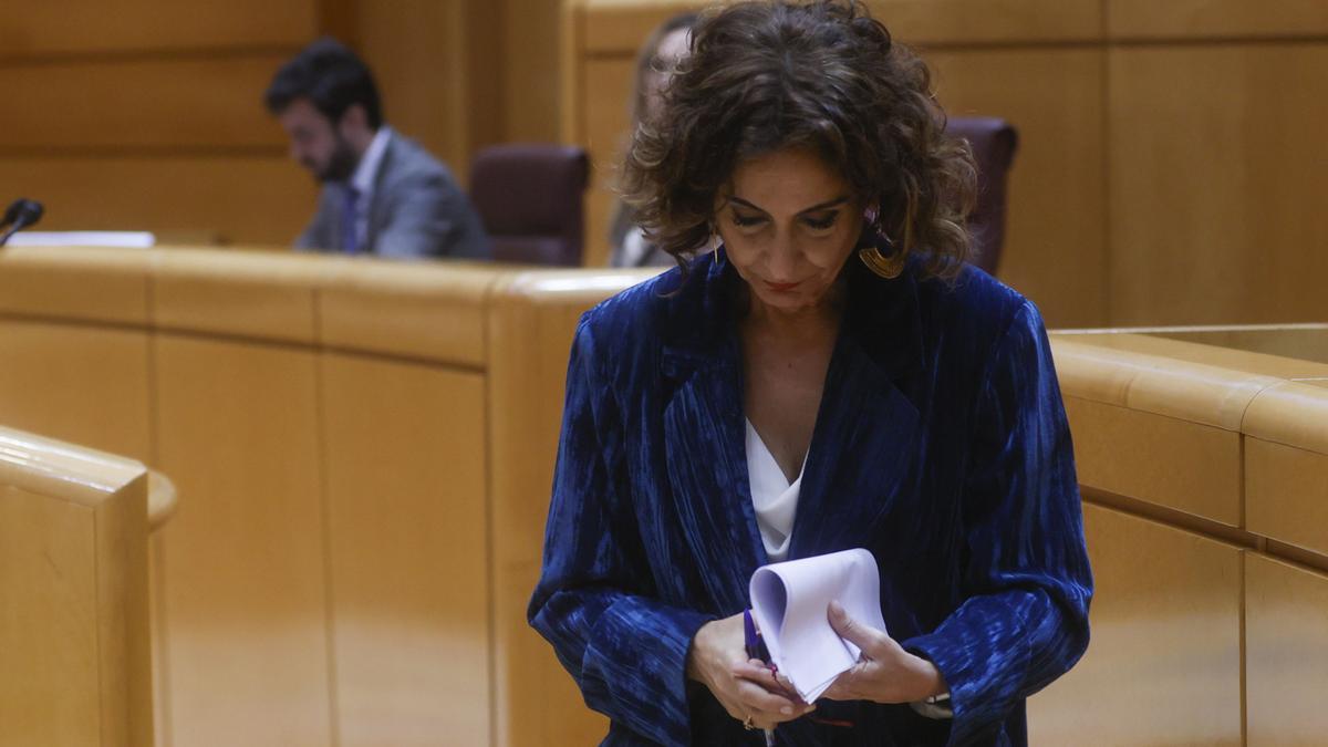 La vicepresidenta primera y ministra de Hacienda, María Jesús Montero, en el Senado.