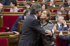 Rajoy advierte a 21 cargos de que si desobedecen al Constitucional serán suspendidos