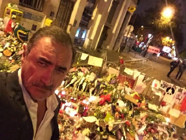 Carlos Herrera le da la vuelta al columpio con su selfie ante la sala Bataclan