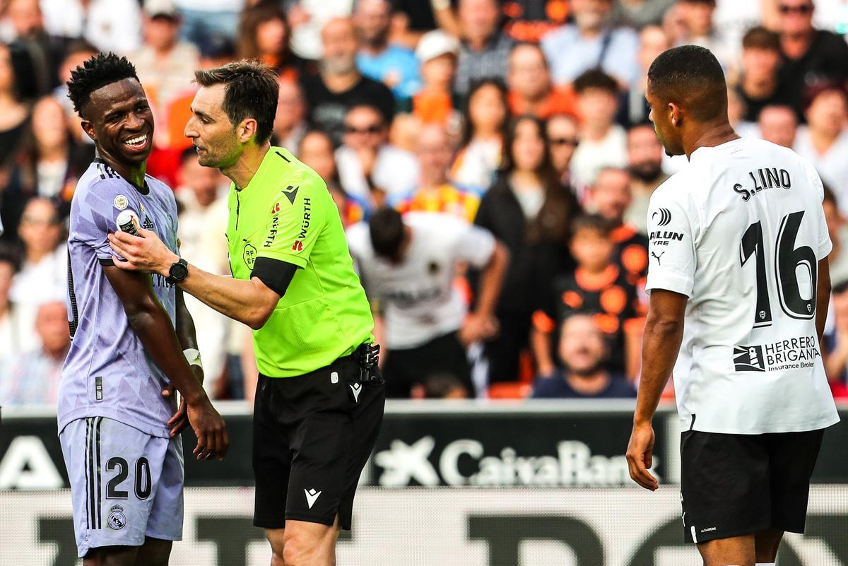 El Valencia deniega a Netflix el acceso a Mestalla para grabar un documental sobre Vinicius