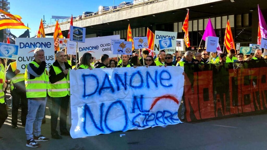 Los trabajadores de Danone estallan contra el cierre de Parets: "Dejan a 157 familias en la calle solo para sacar más 'pasta'"