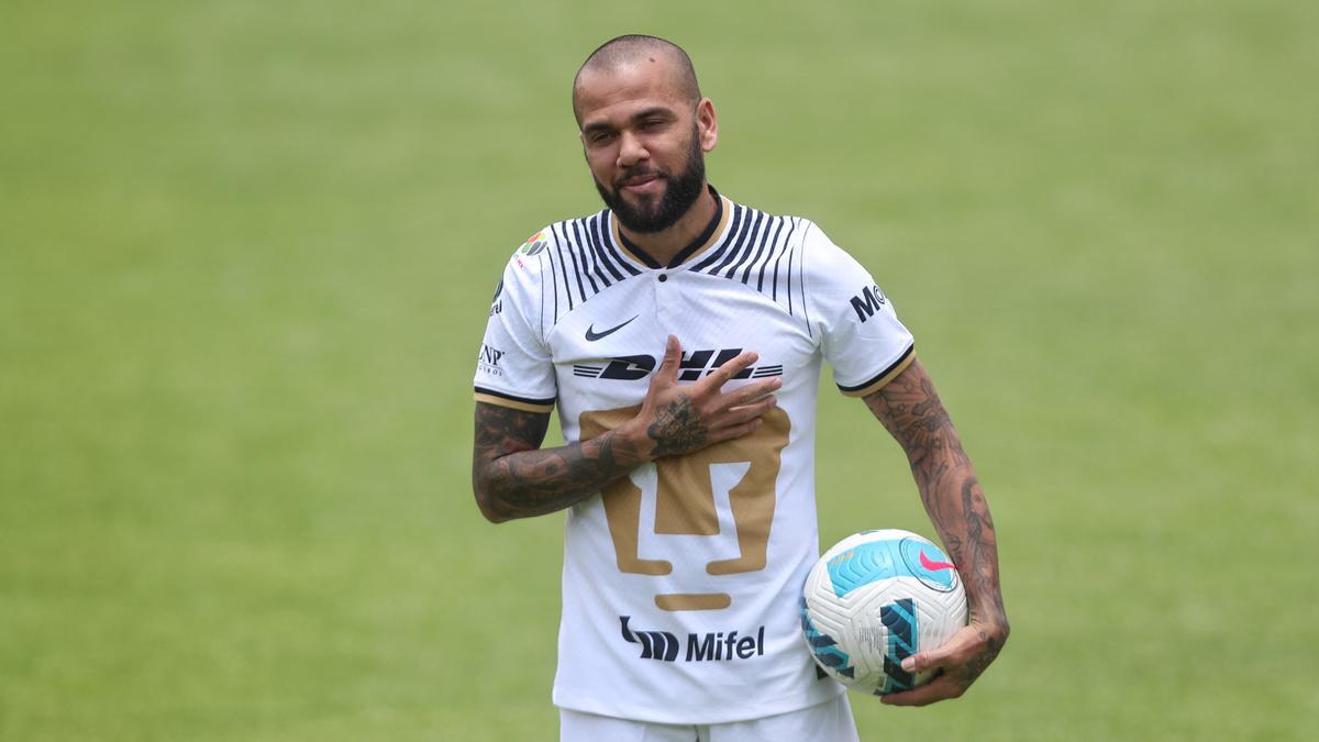 Club Pumas de México presenta al brasileño Dani Alves
