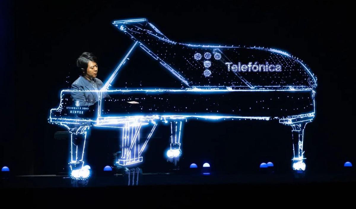 Lang Lang posa música al centenari de Telefónica