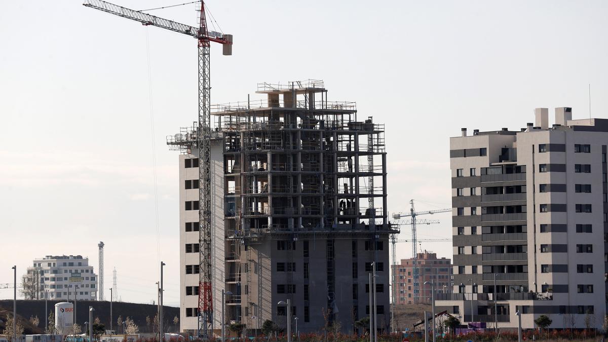 El Gobierno aprueba los avales para facilitar la compra de vivienda a jóvenes y familias
