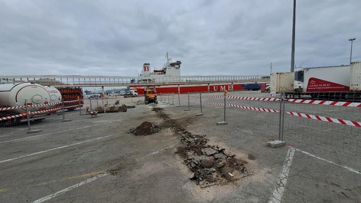 El Port de Barcelona inicia las obras para conectar los ferris a la red eléctrica.