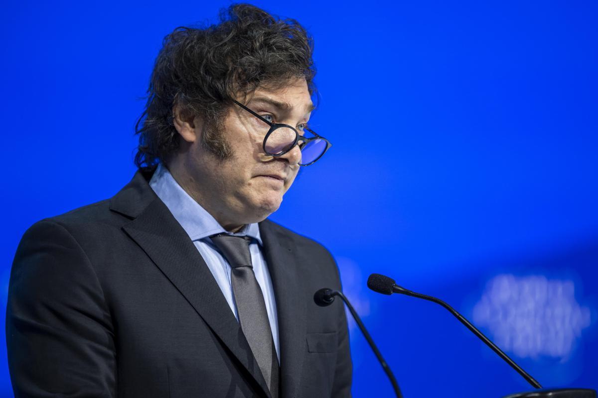Milei echa a dos altos cargos relacionados con gobernadores que él considera "traidores"