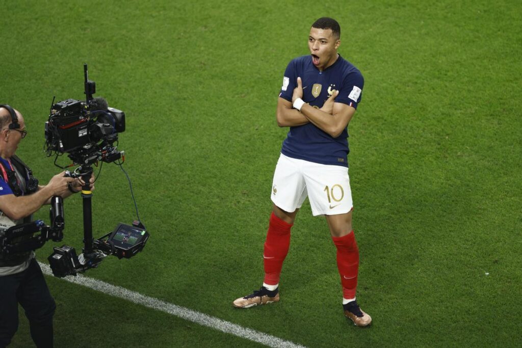 Mbappé protege en la EUIPO la marca de su apellido y la pose de celebrar goles