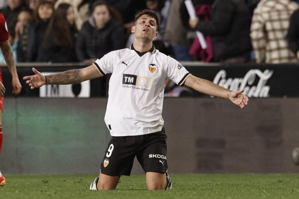 Nyland frena al Valencia en Mestalla