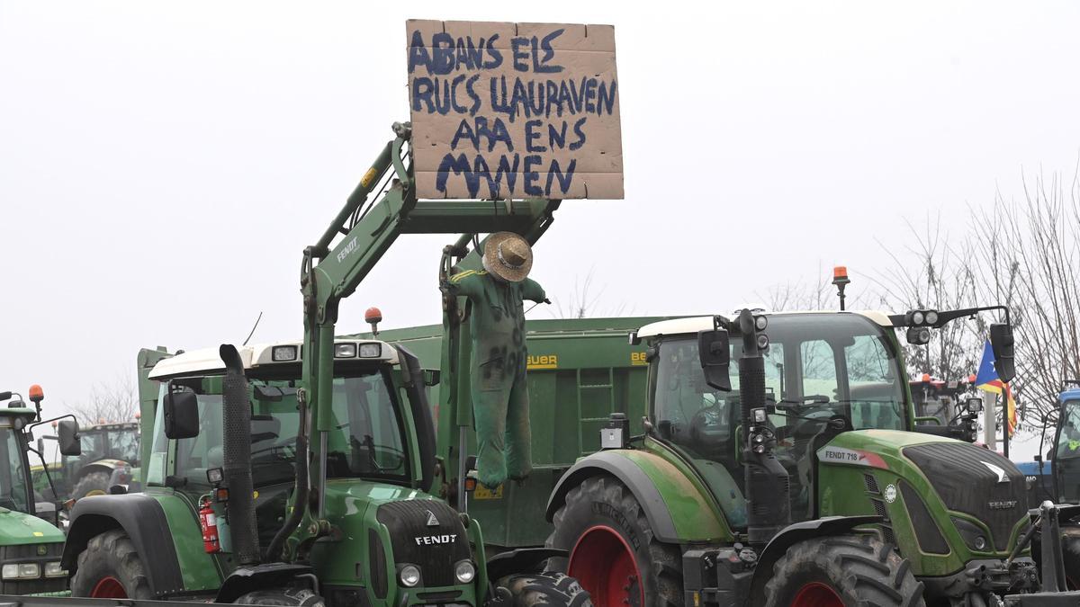 Agricultores catalanes protestan en Fondarella, en el Pla d'Urgell (Lleida)