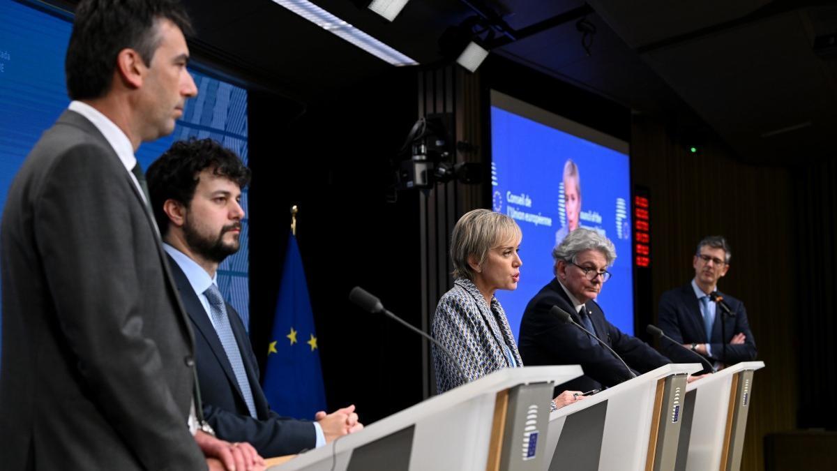 La secretaria de Estado de Digitalización e Inteligencia Artificial, Carme Artigas, durante la rueda de prensa en el Parlamento Europeo tras el acuerdo sobre la "AI Act".
