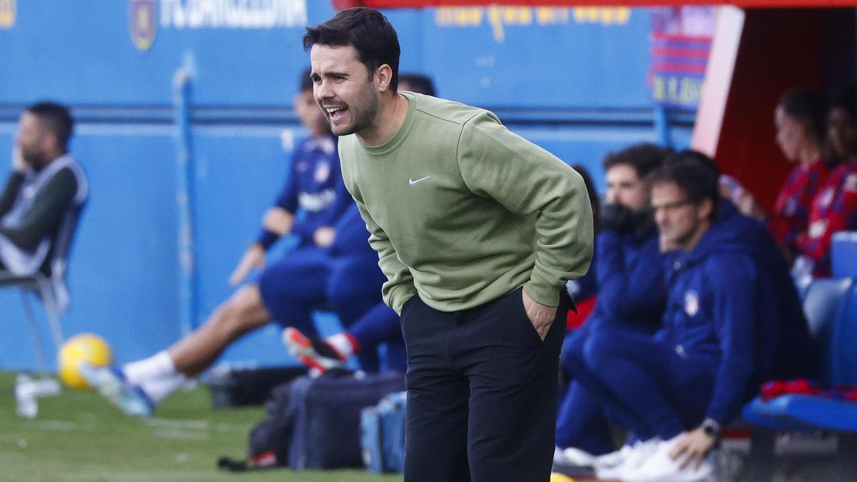 Jonatan Giráldez durante el partido contra el Atlético de Madrid