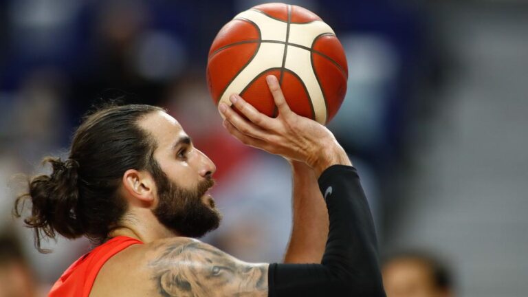 Ricky Rubio durante un partido con la selección española