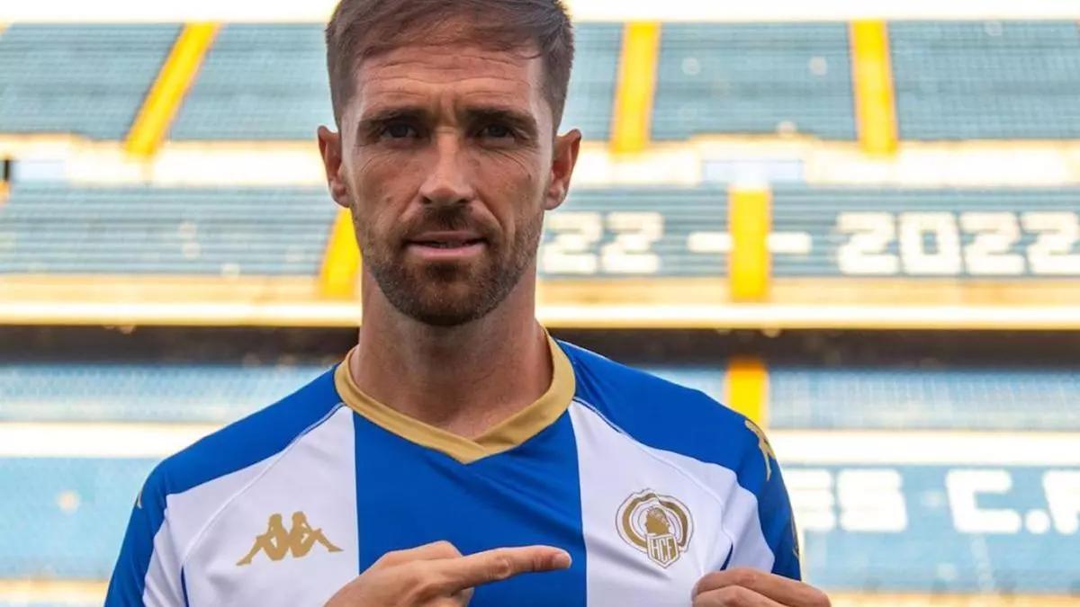 Michel Herrero con la camiseta del Hércules