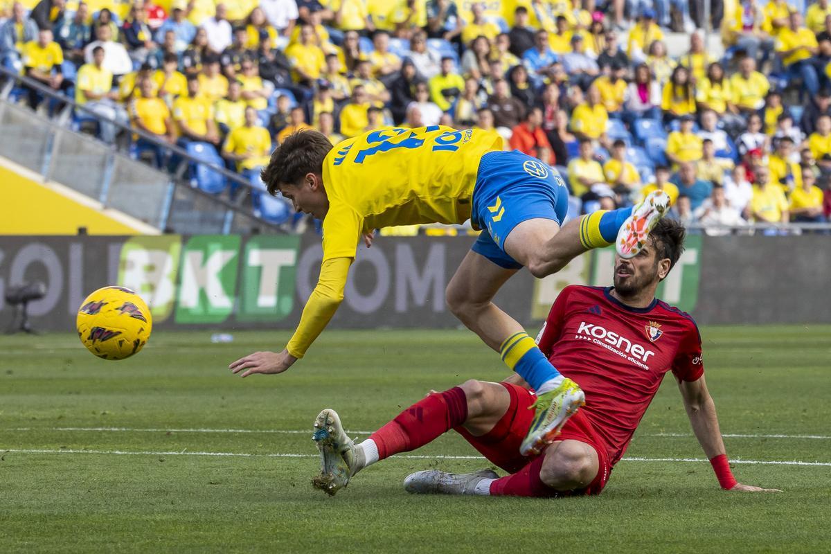 Las Palmas y Osasuna empatan 1-1 con golazos de los capitanes