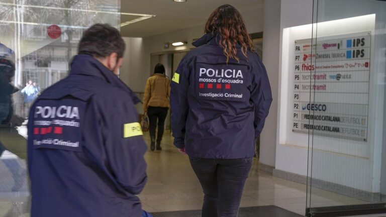 Los Mossos registran la Federació Catalana de Futbol tras una denuncia por fraude electoral