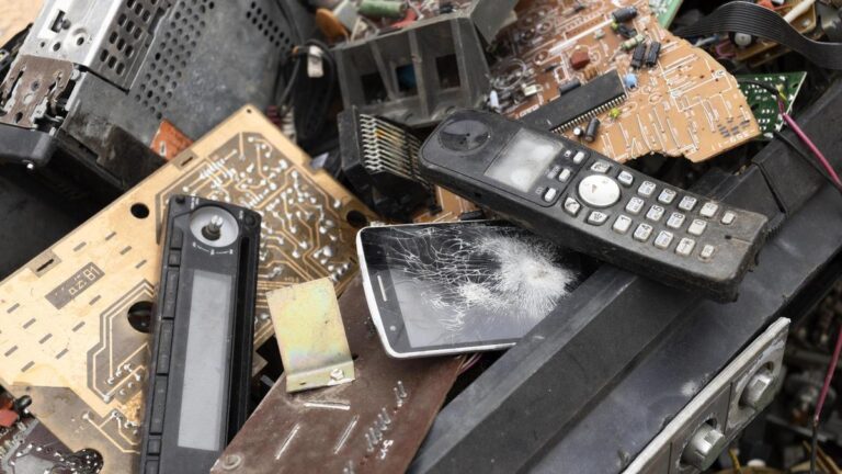 Los residuos electrónicos crecen más rápido que su reciclaje