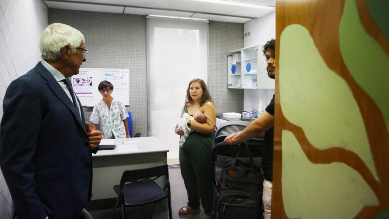 Catalunya estudia vacunar contra la bronquiolitis también a embarazadas y personas mayores