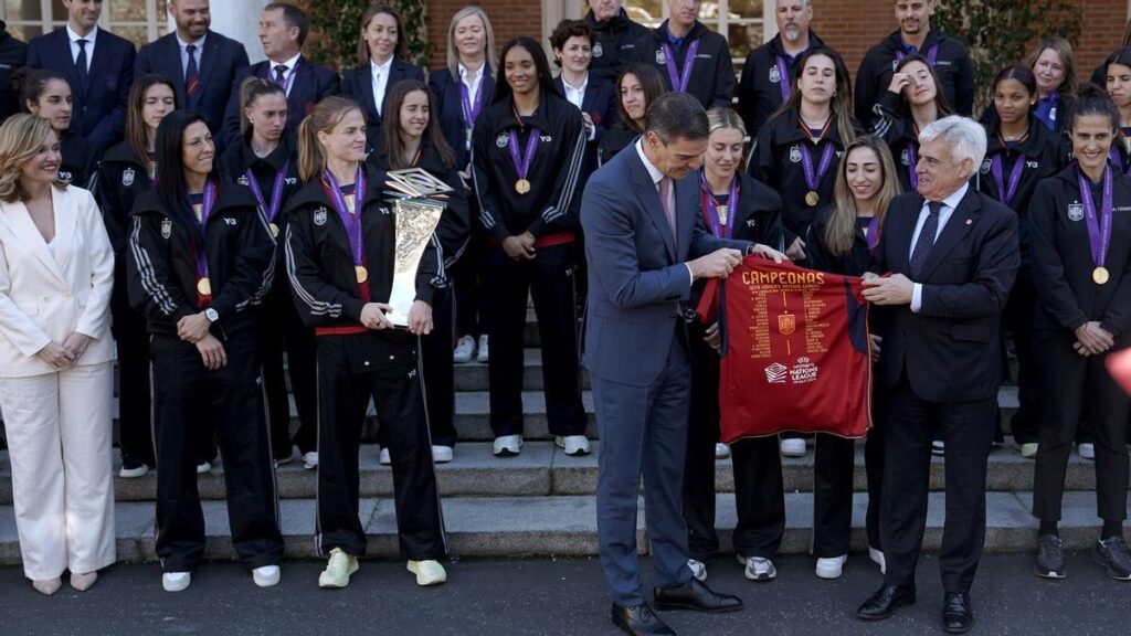 Sánchez rep les campiones a la Moncloa