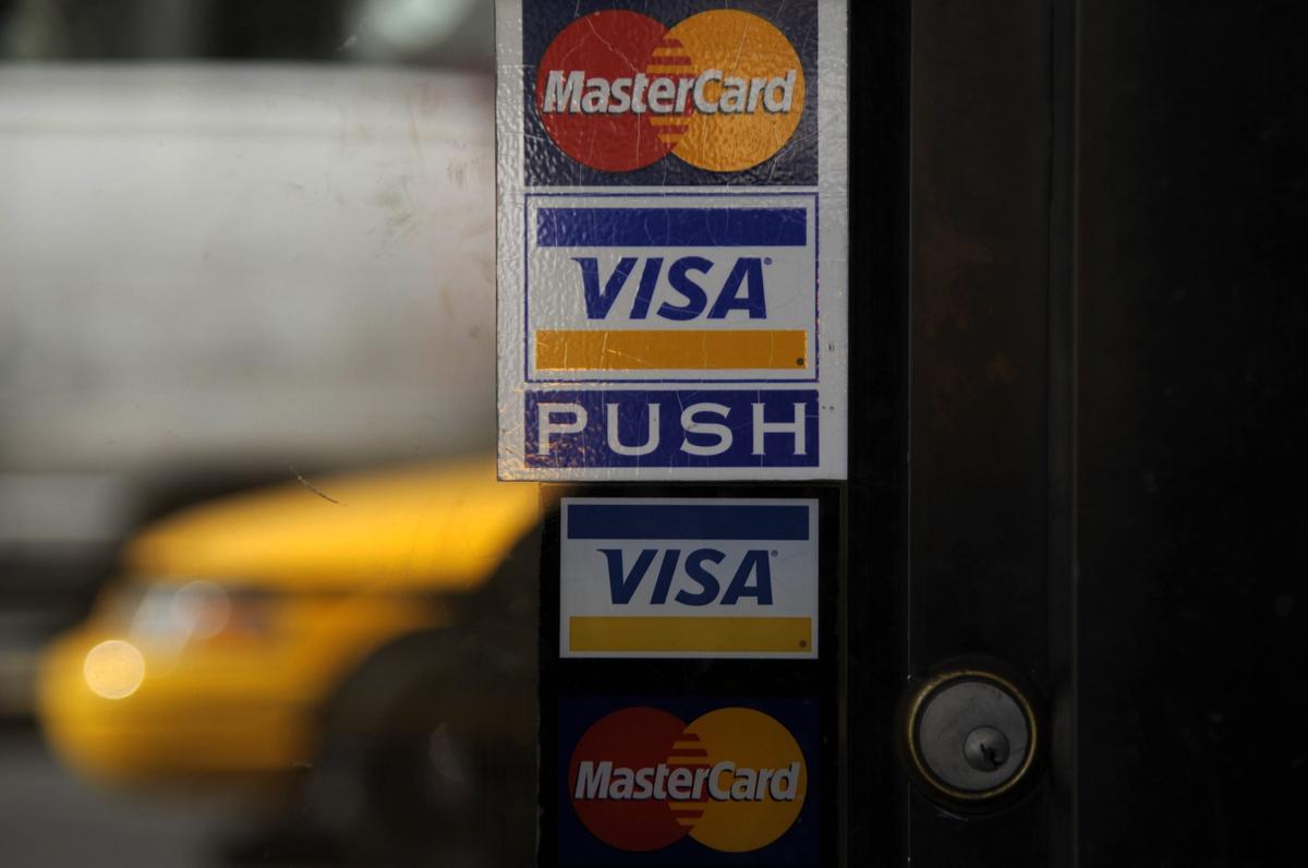Visa y Mastercard reducirán las tarifas por el uso de tarjetas de crédito en los próximos 5 años