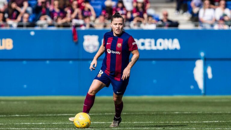 Claudia Pina del FC Barcelona en acción durante la Liga Femenina Española, Liga F, partido de fútbol jugado entre el FC Barcelona y el Atlético de Madrid en el estadio Johan Cruyff el 18 de febrero de 2024 en Sant Joan Despi, España.