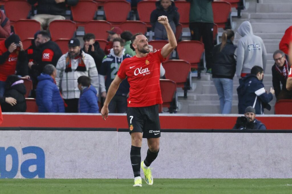 El Mallorca respira con un gol de Raillo y el Granada se ahoga