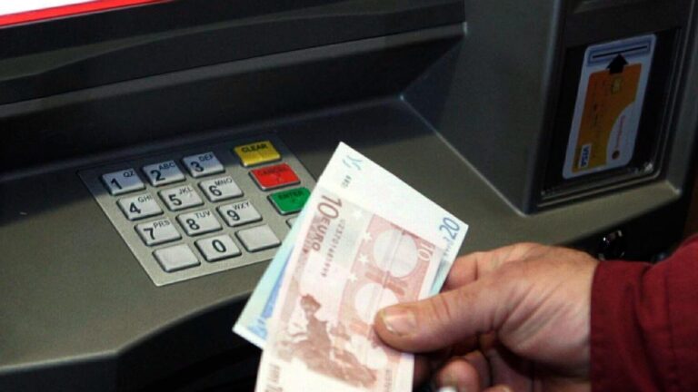 Adiós a los cajeros automáticos en España: así sacaremos dinero a partir de ahora