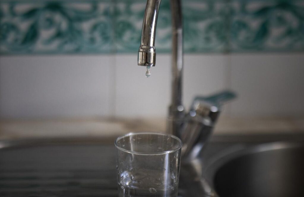 La contaminación por nitratos deja sin agua a más de 200.000 personas, según un estudio