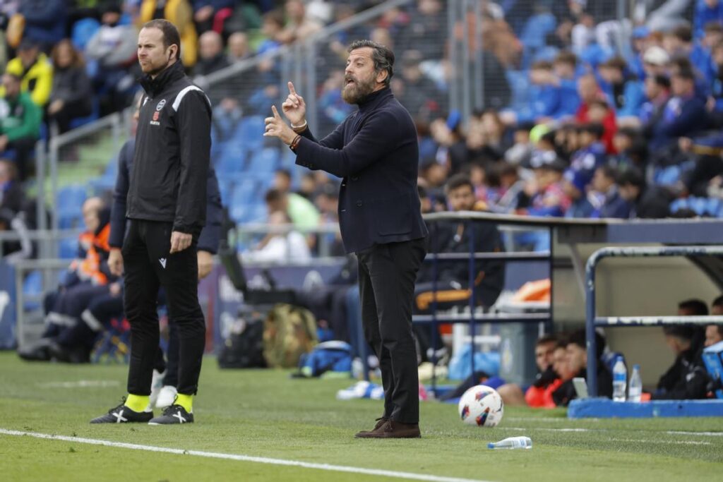 Escándalo racista en Getafe: gritos de "mono" a Acuña y de "gitano" a Quique Sánchez Flores