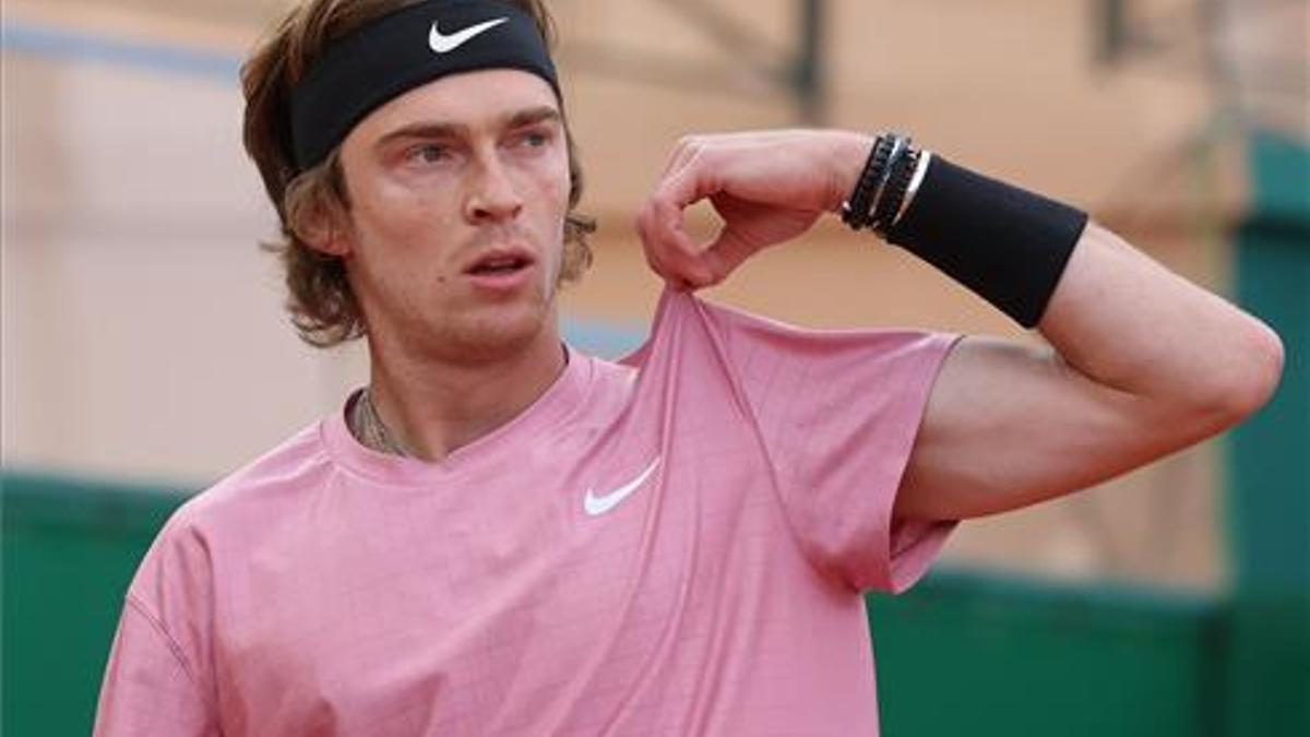Rublev celebra un punto.