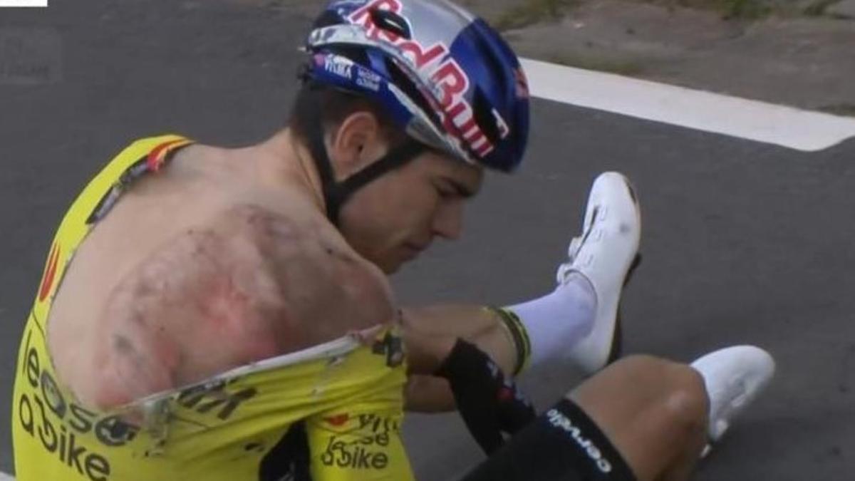 Van Aert, tras sufrir la caída este miércoles.