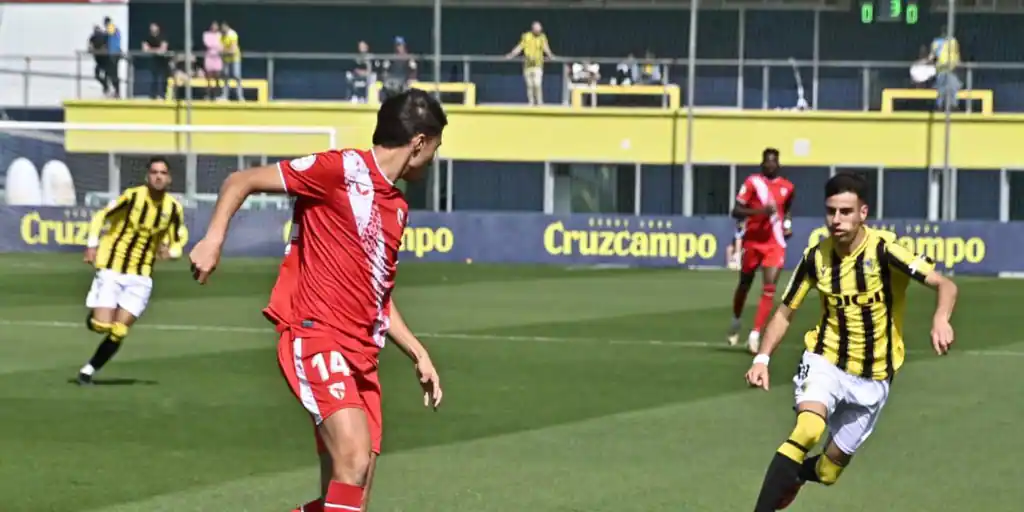 El Sevilla Atlético vence en Cádiz y se consolida como líder (1-2)