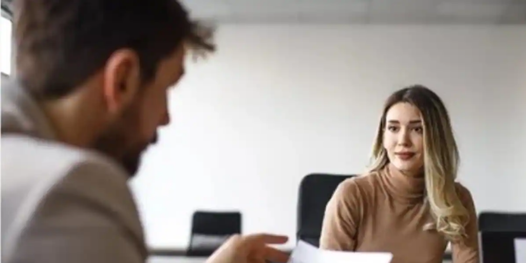 Una reclutadora explica qué debes hacer al recibir una oferta de empleo: «Muéstrate agradecido»