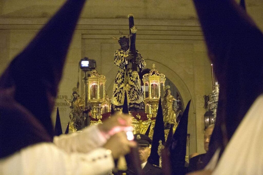Itinerarios y horarios de la Madrugada en Sevilla de la Semana Santa 2024