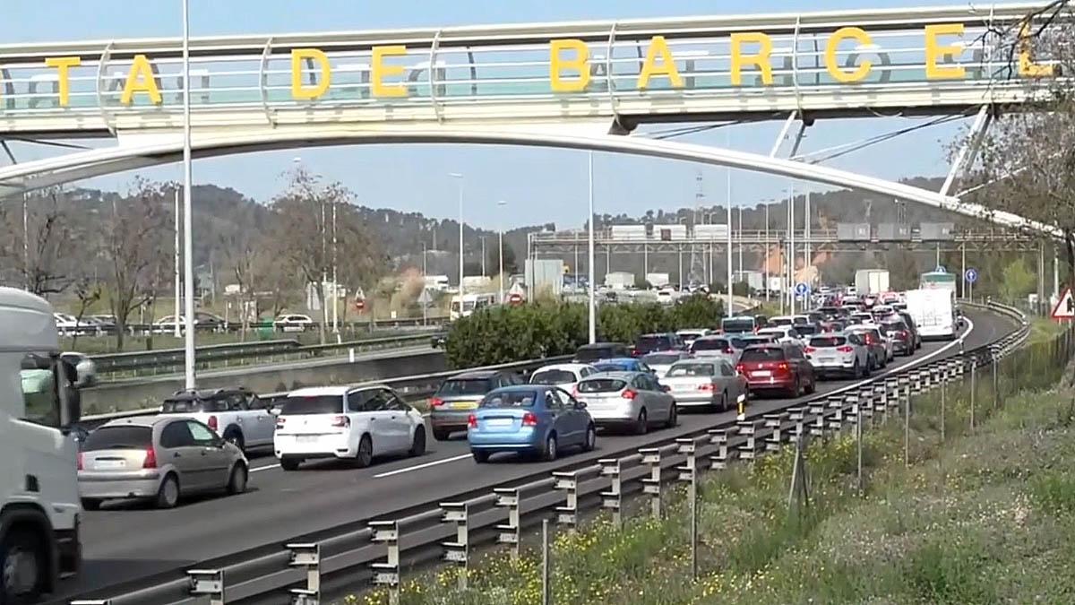 Tráfico intenso en la salidas de Barcelona por la Semana Santa