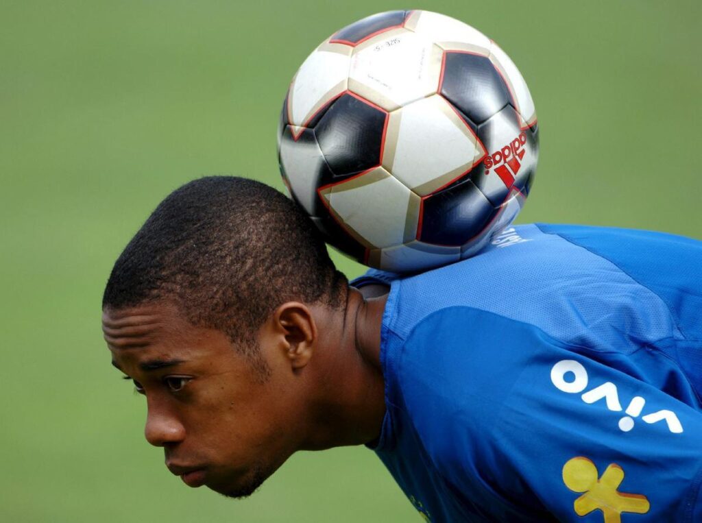 Robinho afirma que fue condenado por violación en Italia por ser negro y espera "tener voz" en Brasil