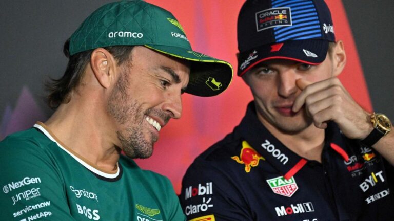 Fernando Alonso y Max Verstappen, este jueves en Sakhir.