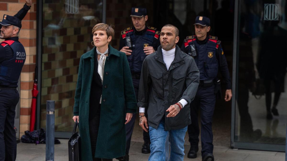 Alves sale de prisión