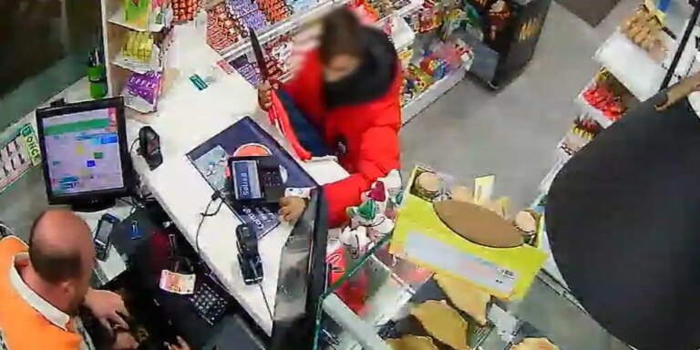 Detenido un joven por amenazar con un cuchillo de cocina al empleado de una gasolinera de Valencia para llevarse la recaudación