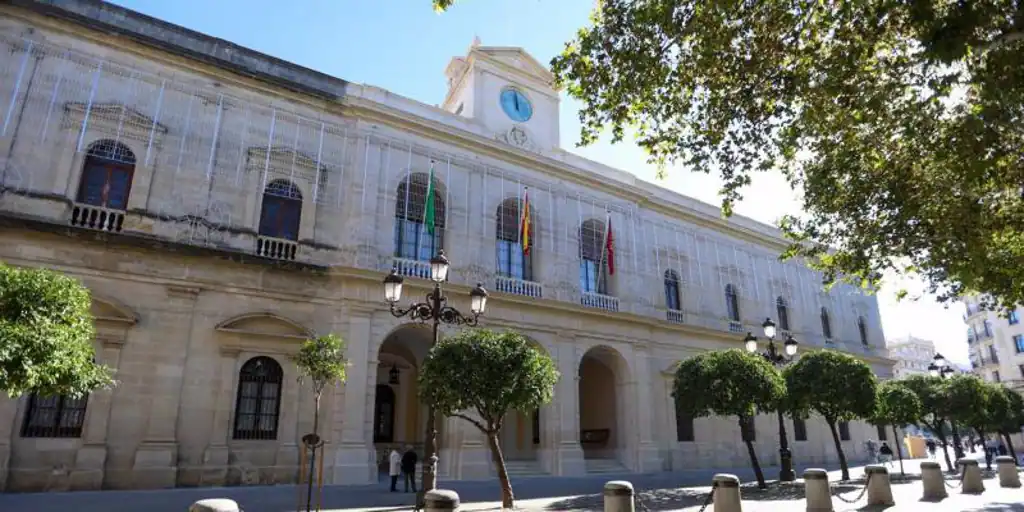 La Guardia Civil acude al Ayuntamiento de Sevilla a pedir los contratos con Rubiales