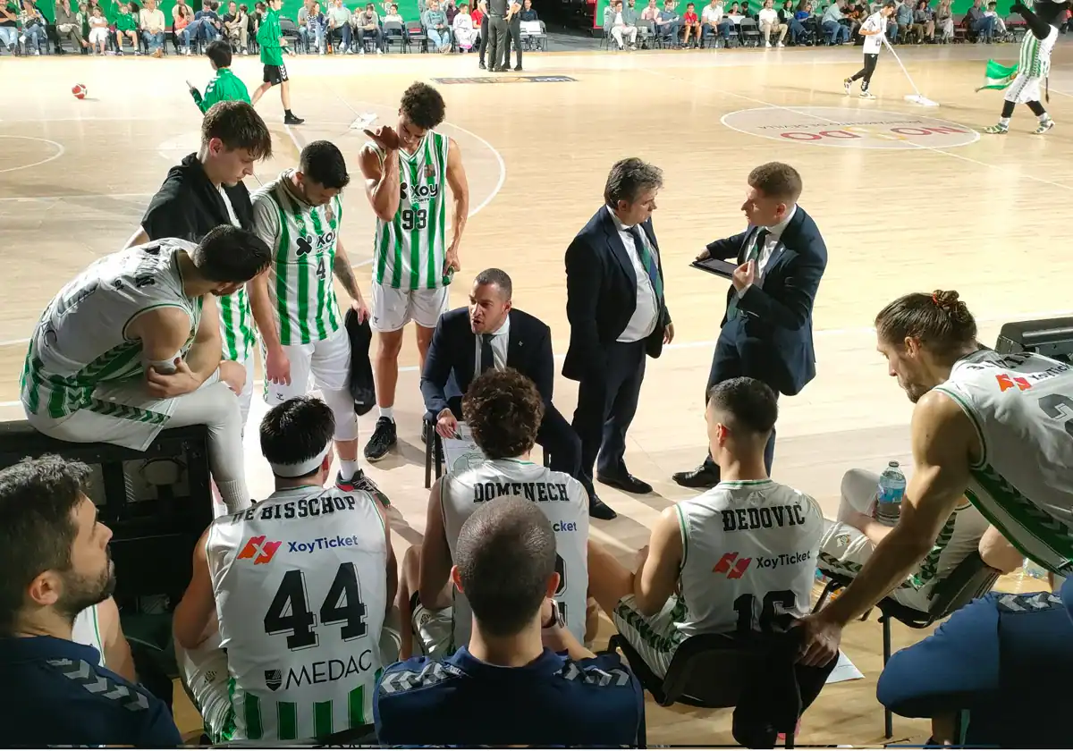 El Betis Baloncesto recorta la estructura para salvar la viabilidad del equipo