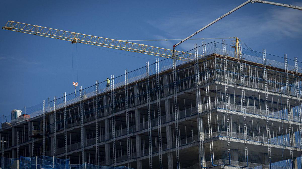 Pisos en construcció a la zona del Gorg, a Badalona.