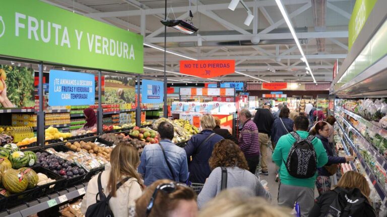 Interior de un supermercado.